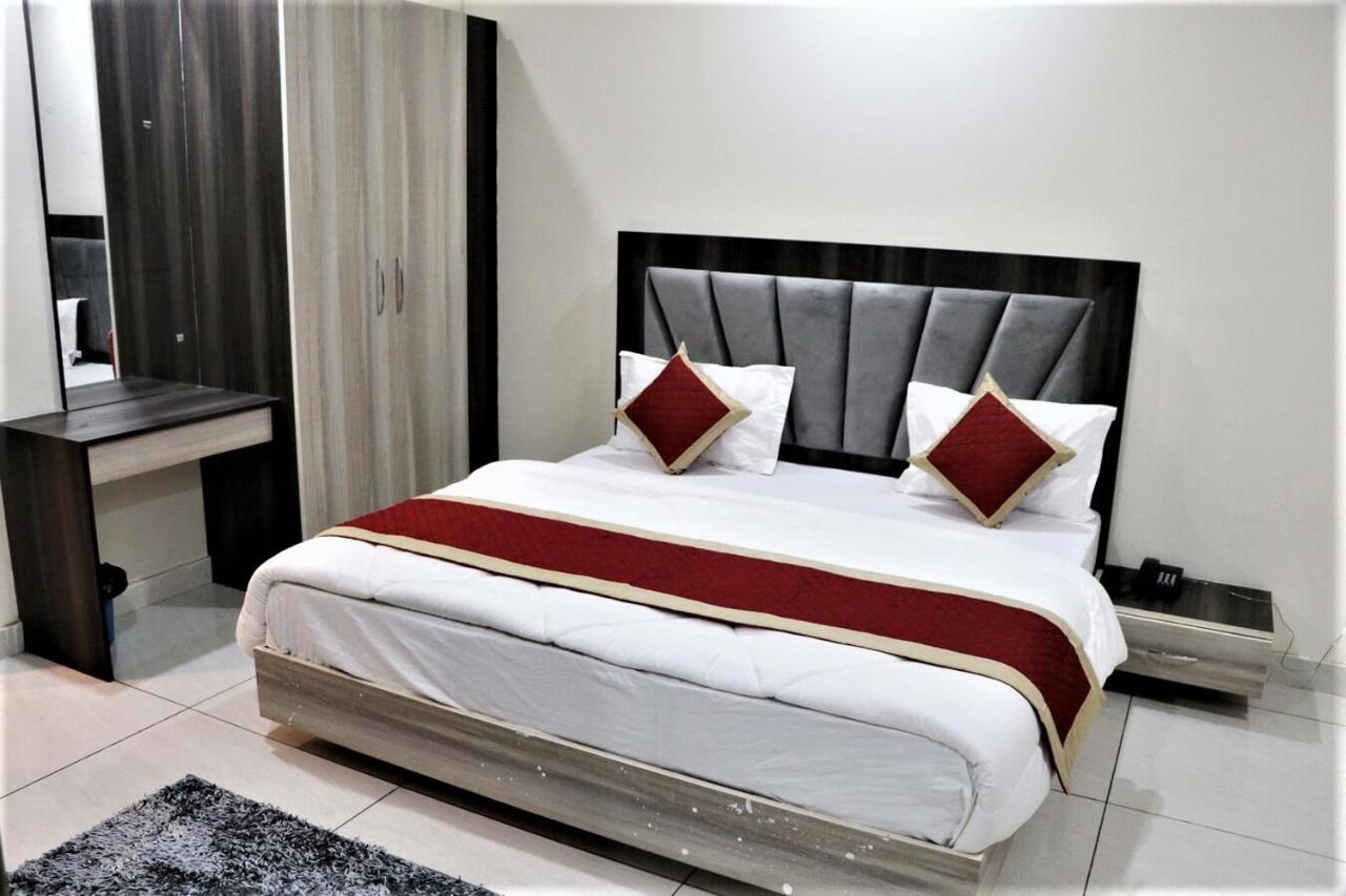 Hotel Blue Pine Haridwār Екстериор снимка