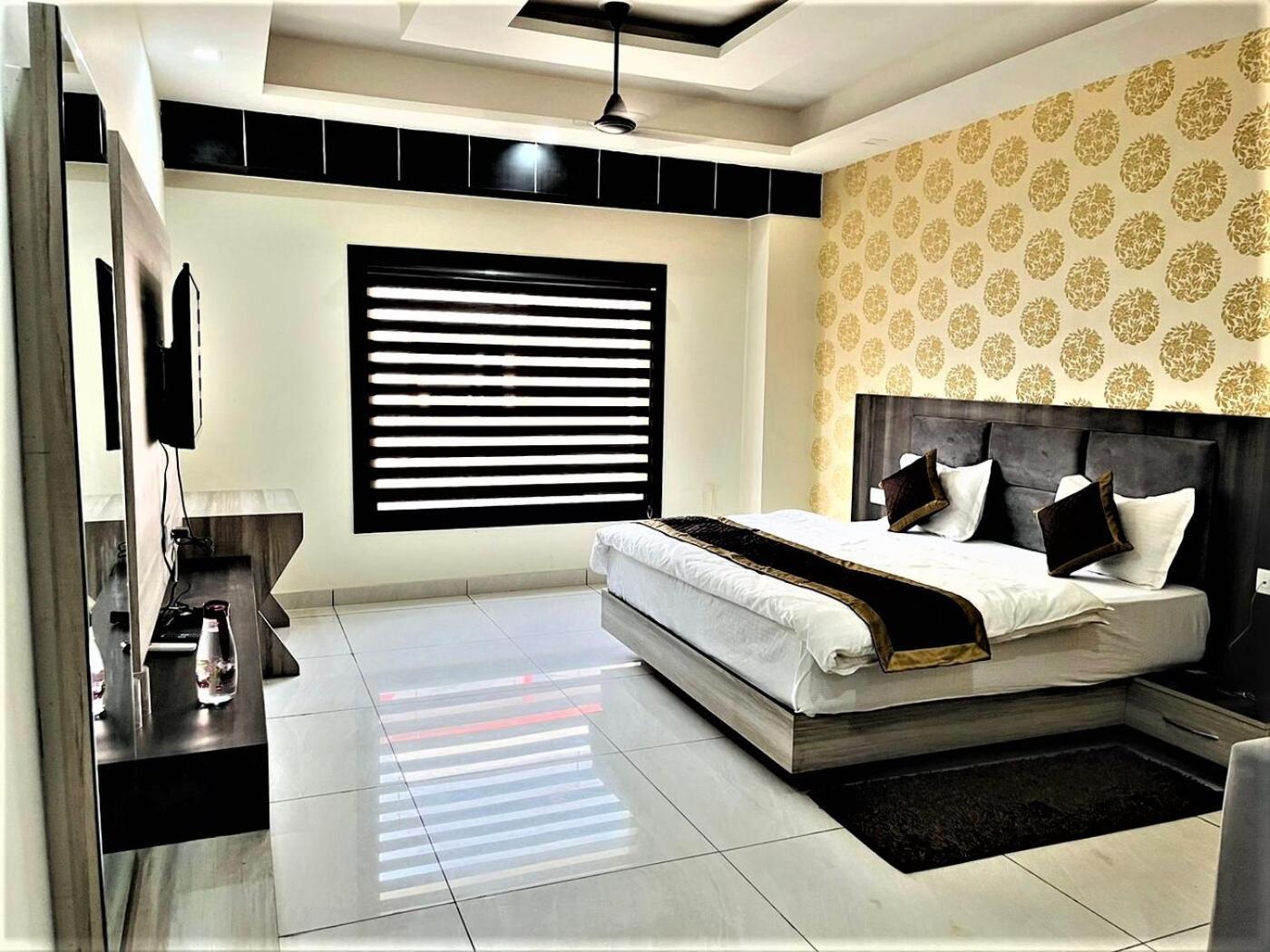 Hotel Blue Pine Haridwār Екстериор снимка