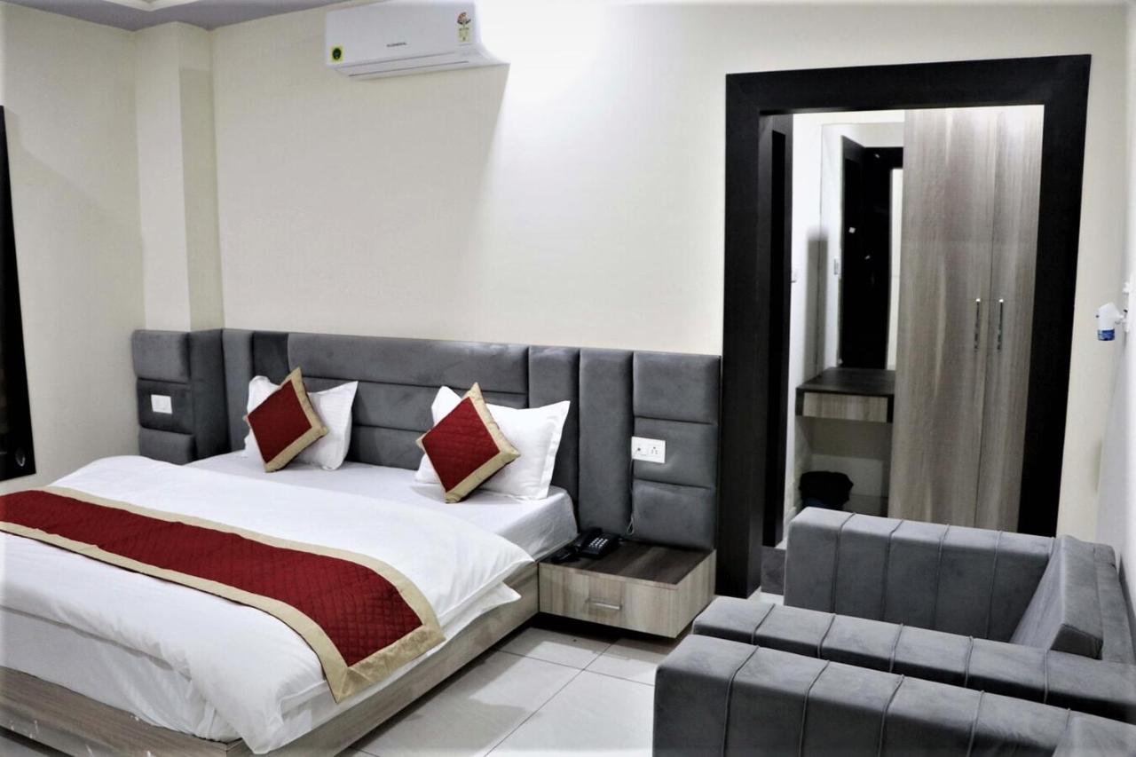 Hotel Blue Pine Haridwār Екстериор снимка