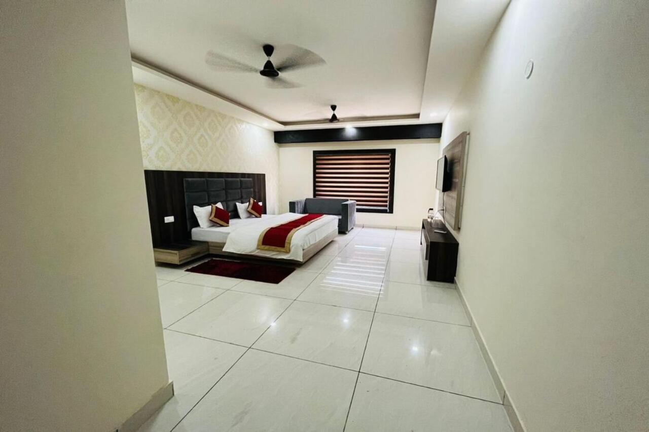 Hotel Blue Pine Haridwār Екстериор снимка