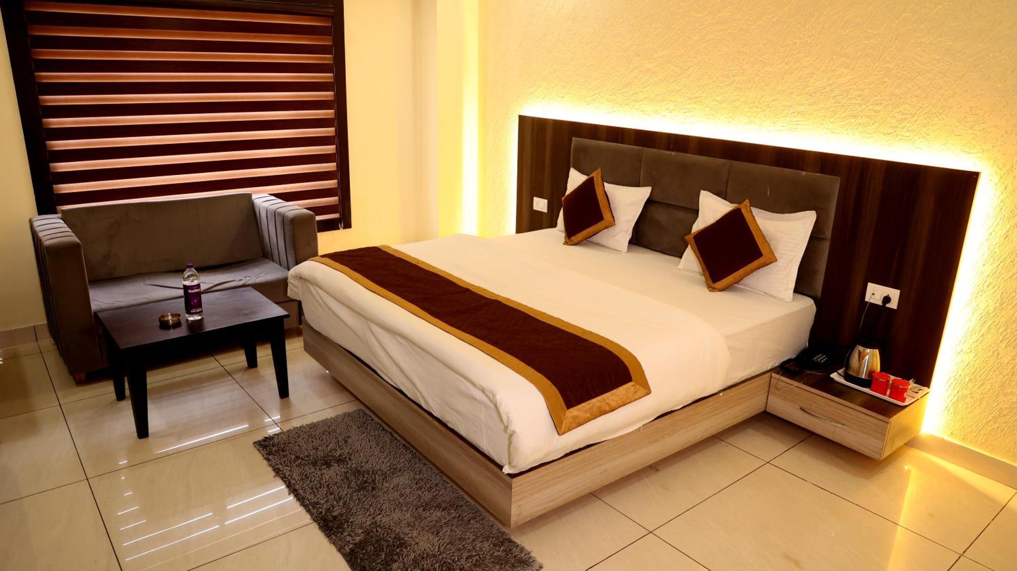 Hotel Blue Pine Haridwār Екстериор снимка