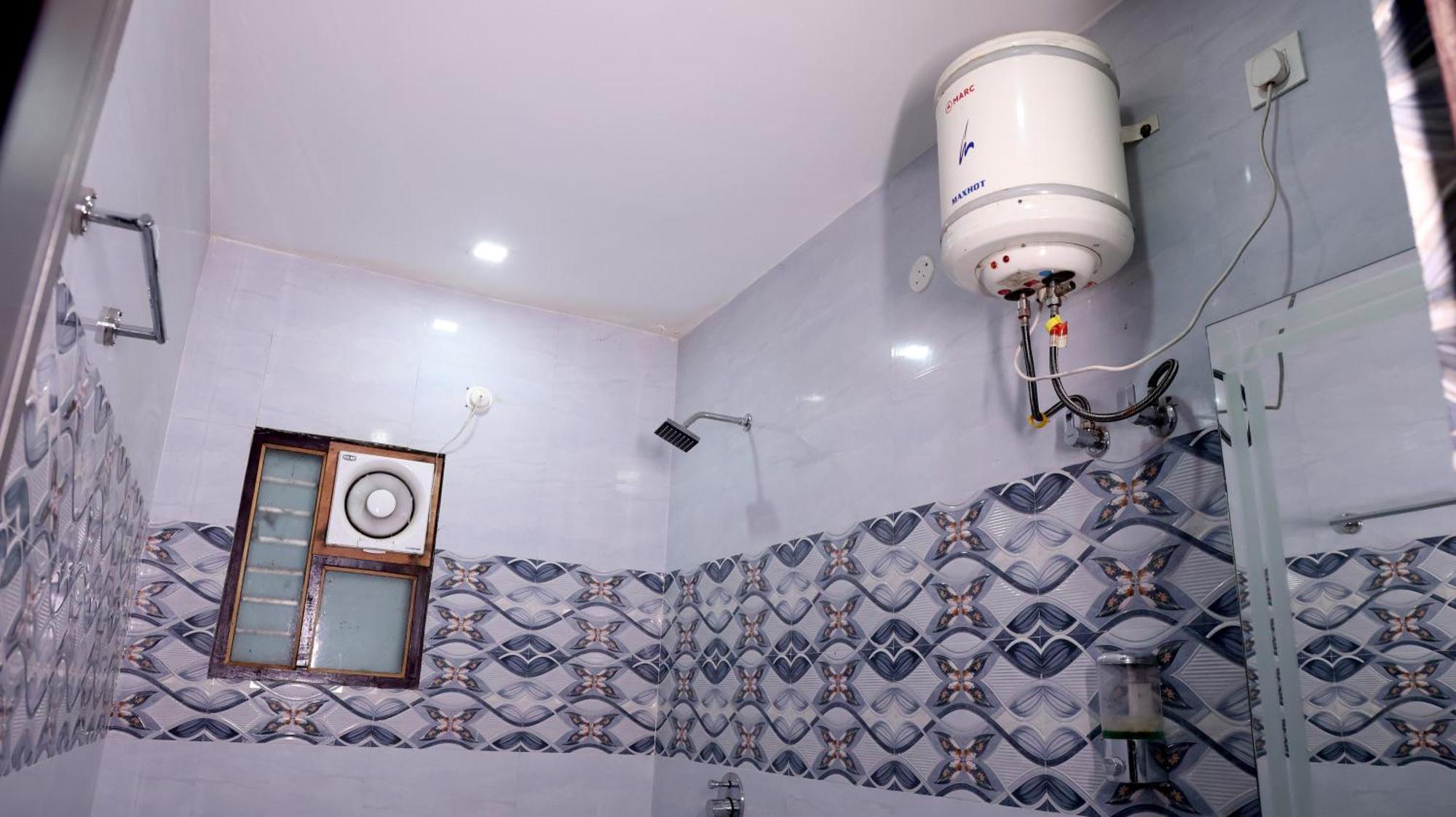 Hotel Blue Pine Haridwār Екстериор снимка