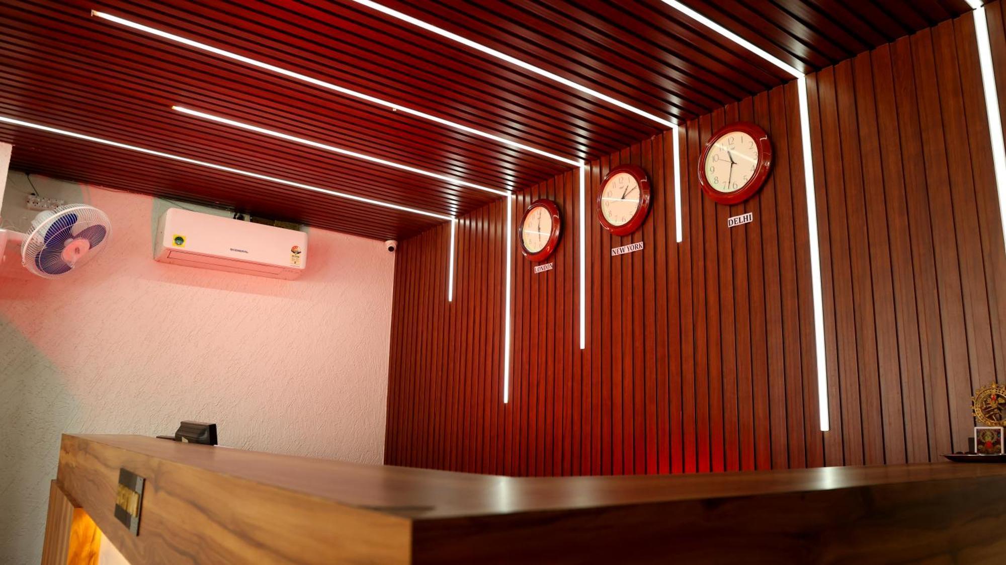 Hotel Blue Pine Haridwār Екстериор снимка