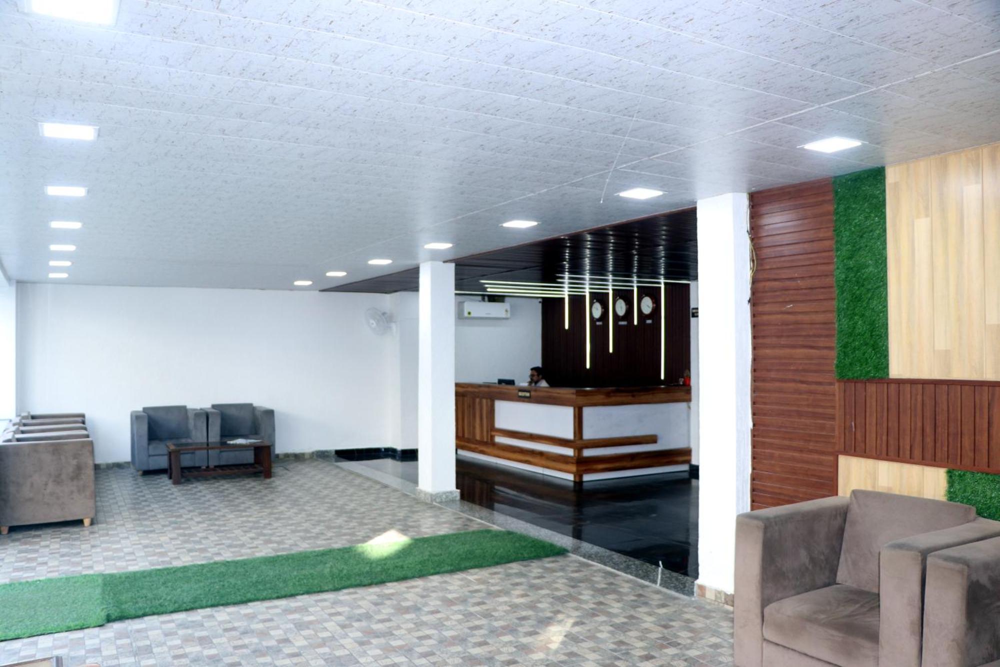 Hotel Blue Pine Haridwār Екстериор снимка