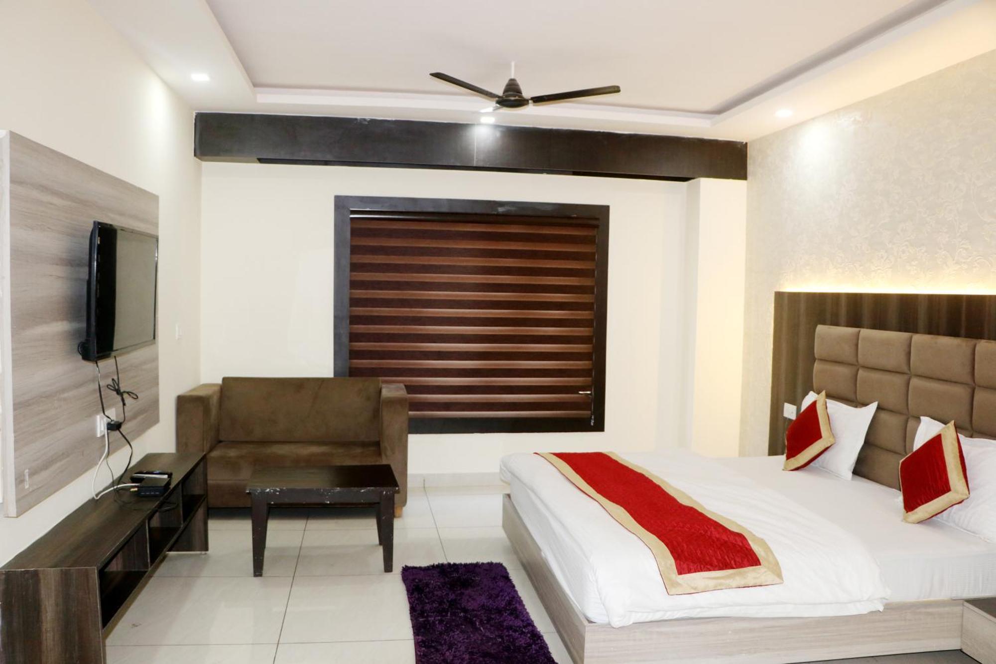 Hotel Blue Pine Haridwār Екстериор снимка